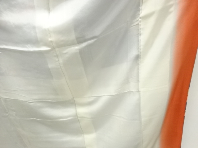  縮緬地　家屋に草花模様小紋着物